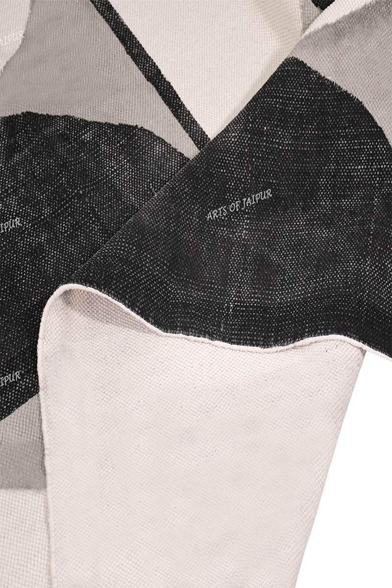 Black Geometric Rug for Modern Homes - Image 4