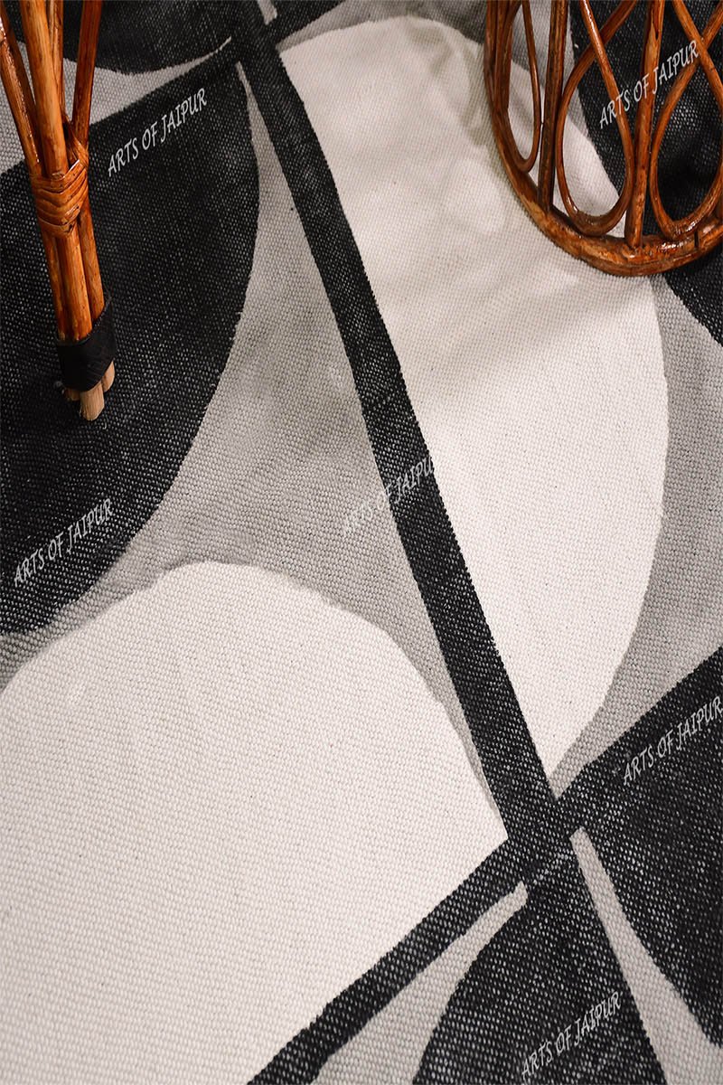 Black Geometric Rug for Modern Homes - Image 5
