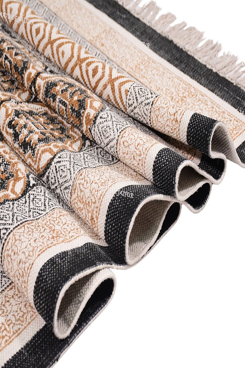 Stunning Handmade Black Geometric Rug - Image 4