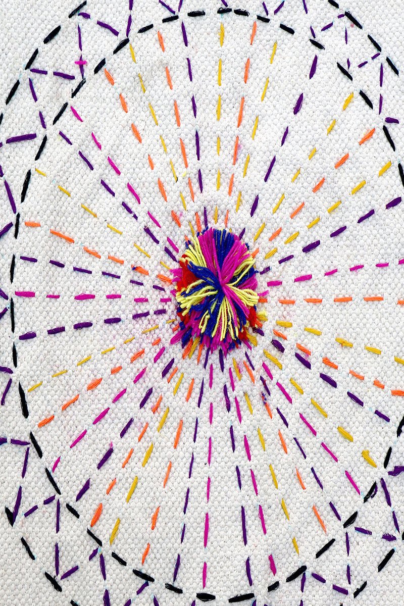 Artisanal Kantha Cotton Rug: Medallion & Sunburst - Image 3