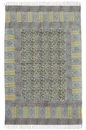 Elegant floral rug with modern boho geometric border Floral cotton area rug for modern living room décor Elegant floral rug with modern boho geometric border Floral cotton area rug for modern living room décor Handmade-style floral rug with neutral boho patterns Rug with floral print in handmade boho style